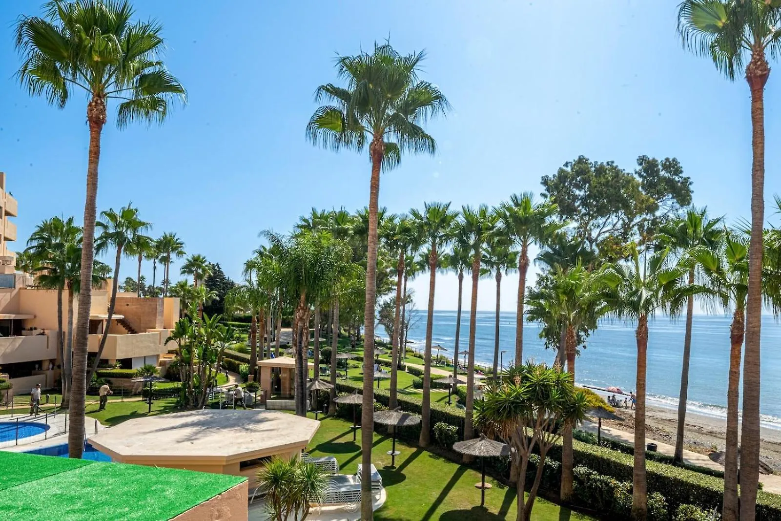 Beautiful Beachfront Apartment Estepona 0*,  España