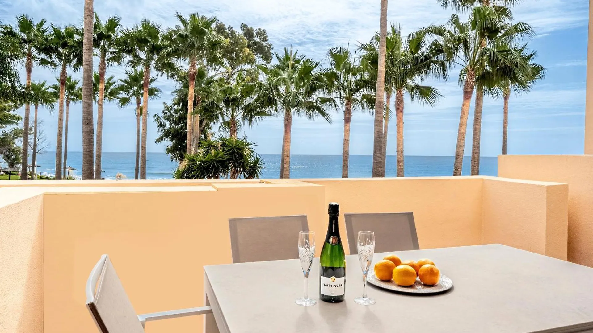 Beautiful Beachfront Apartment Estepona
