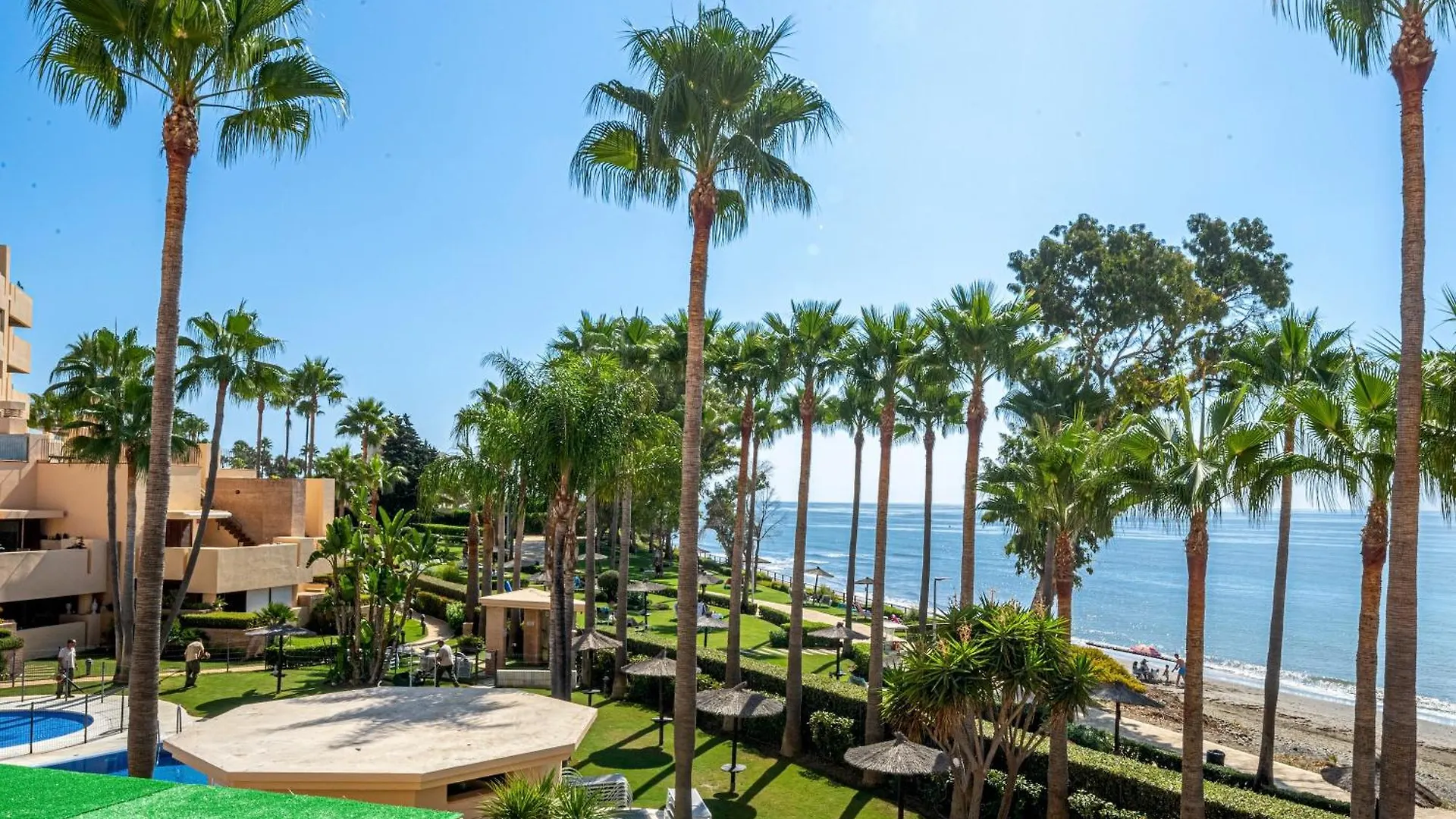 Beautiful Beachfront Apartment Estepona
