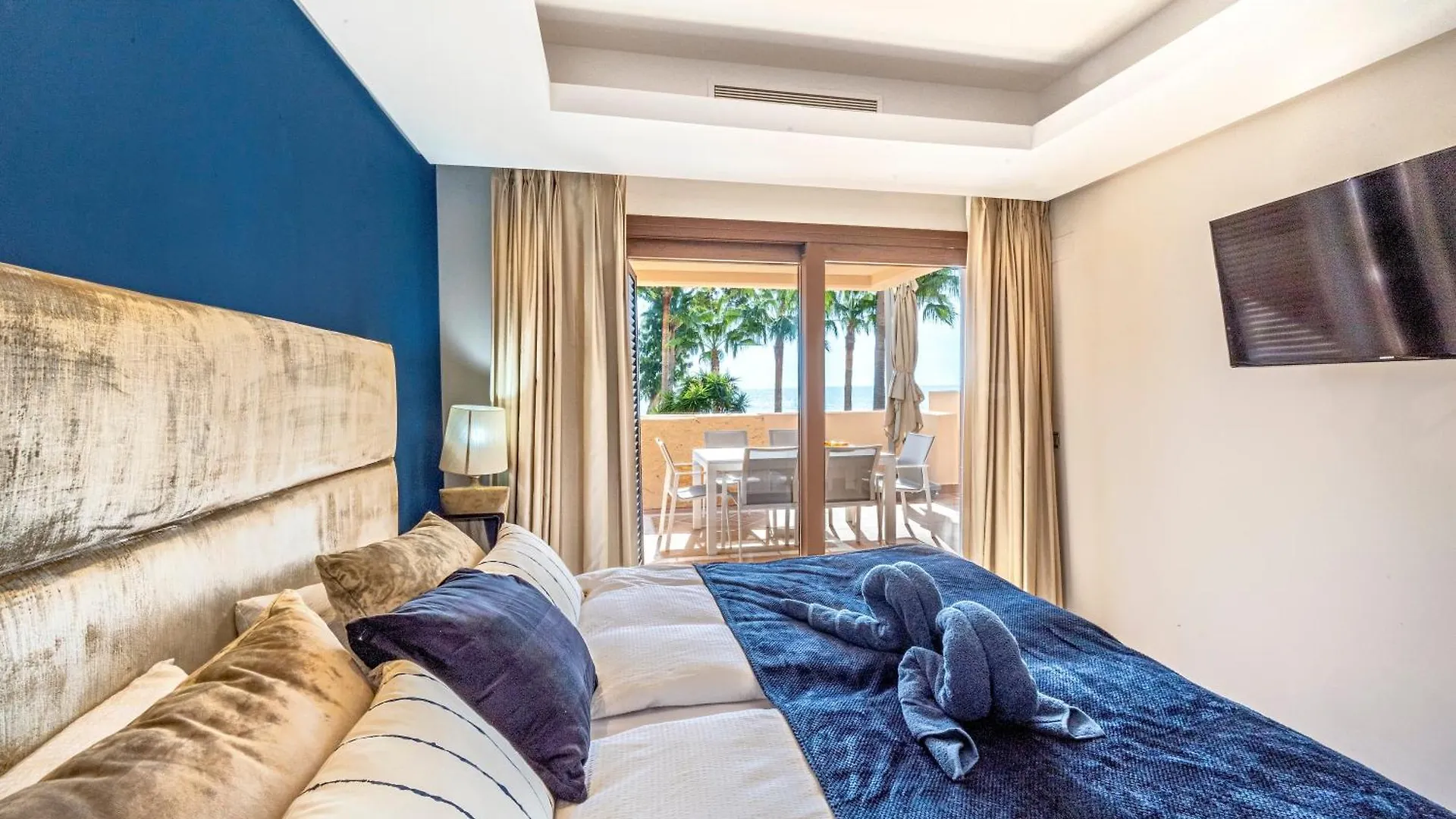 Beautiful Beachfront Apartment Estepona 0*,  España